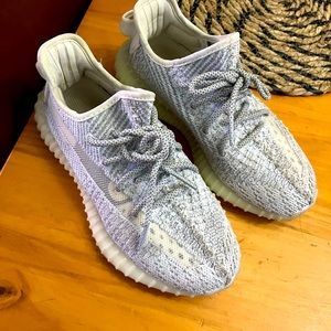 WOMENS YEEZY 6.5
